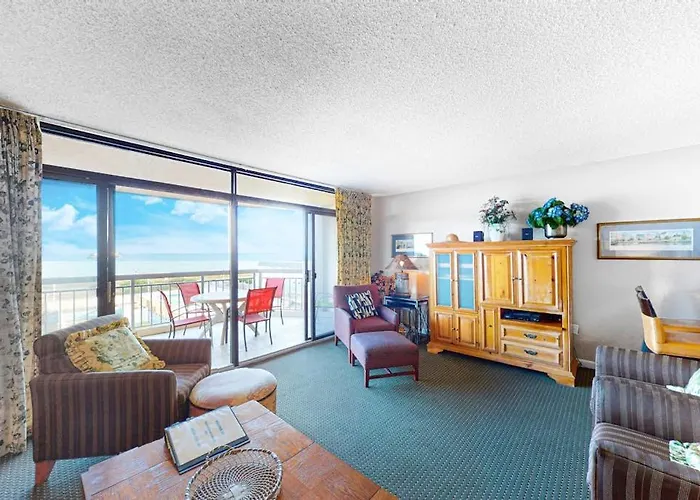 In An Oceanfront Building With Balcony Ac Wifi & Shared Pool & Tennis Holiday home *
