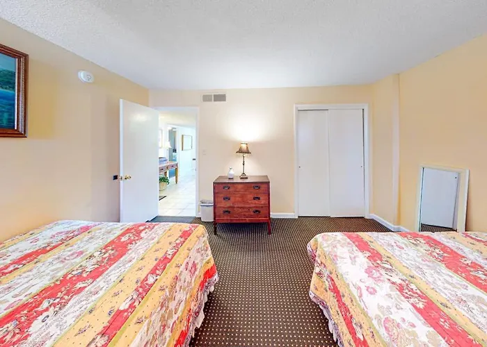 In An Oceanfront Building With Balcony Ac Wifi & Shared Pool & Tennis Holiday home *